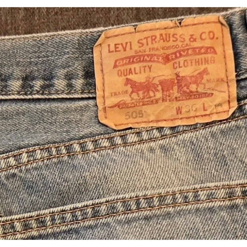 Levi's 505 Straight Fit Jeans Mens 36x34 Light Wash Blue Distressed Denim Mexico